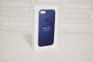 iPhone SEの純正レザーケース