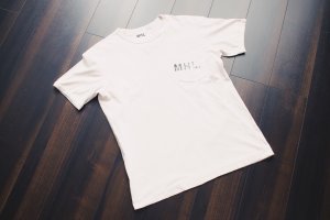MHL.のTシャツ