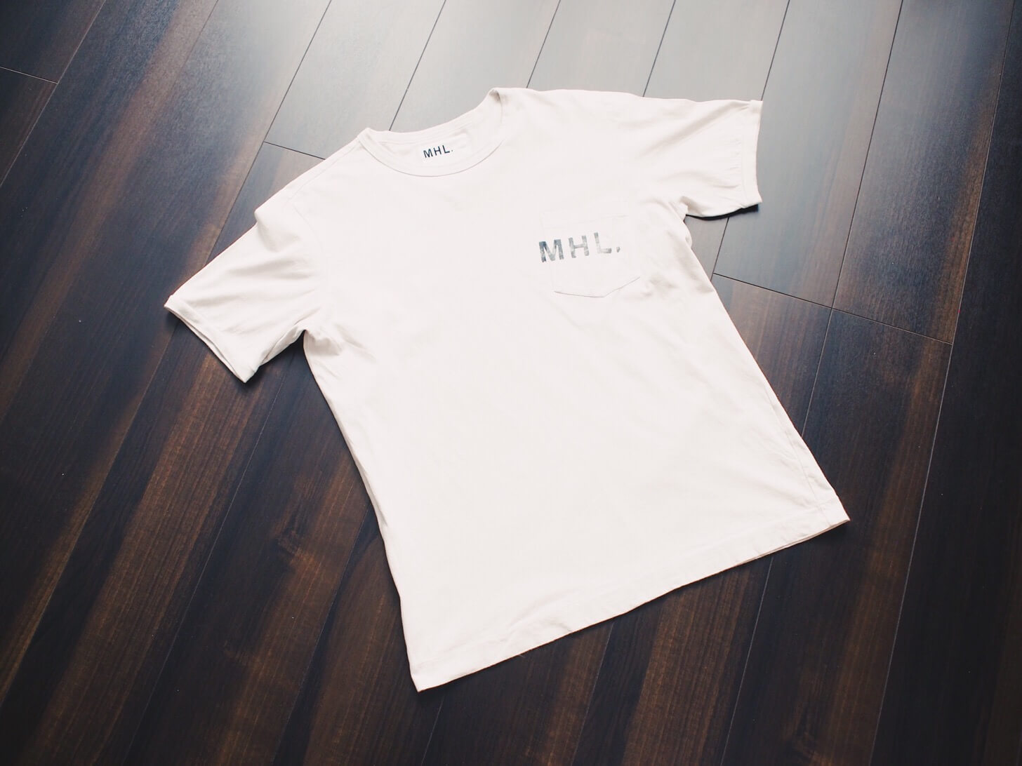 MHL.のTシャツ